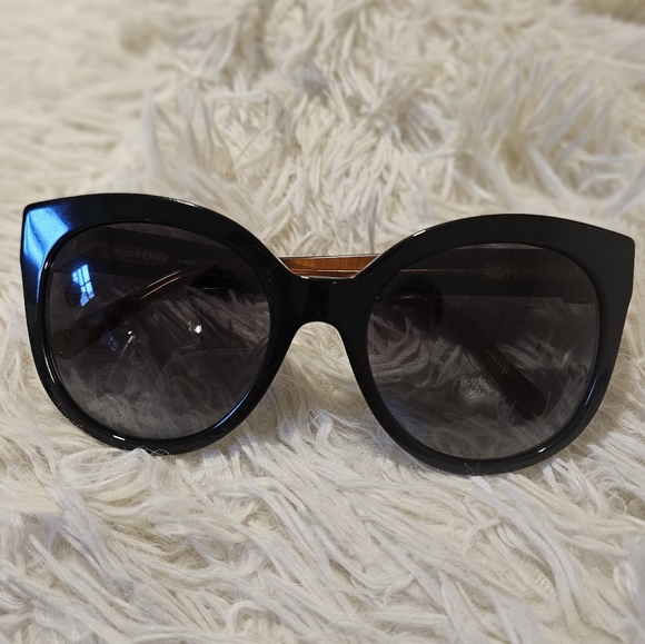 Sunglasses - Picture 5 of 8